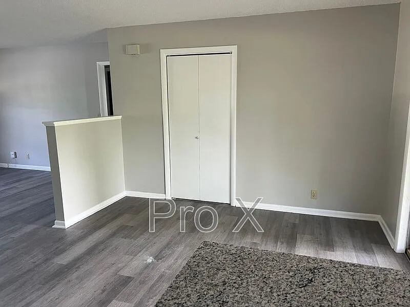 2 bed, 1.0 bath, 923 sqft, $1,195 — Photo 3