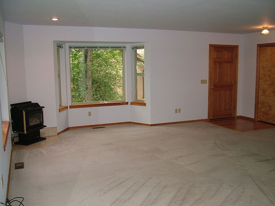 Dining room to Living room and front door
