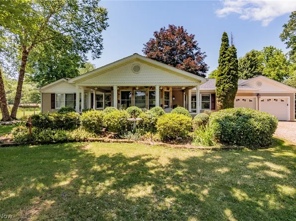 2486 S Hametown Rd, Barberton, OH 44203
