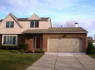 231 Shetland Dr, Williamsville, NY 14221