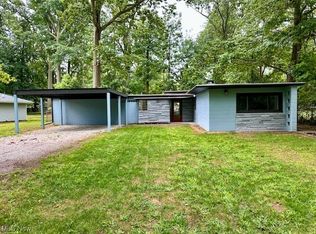 8 Keewaydin Dr, Eastlake, OH 44095