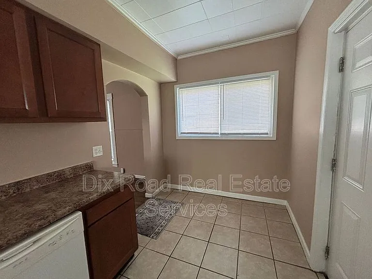 405 Moore St — Photo 16