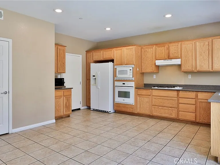 1765 Yvonne Ct — Photo 17