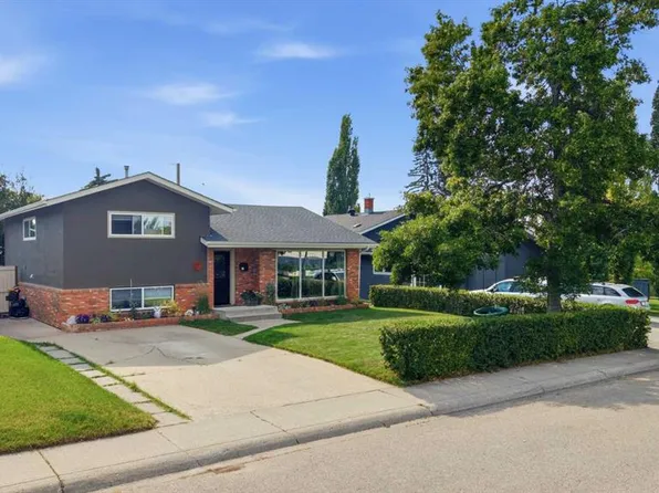 9 NE Foxwell Rd SE, Calgary, AB T2H 1A4