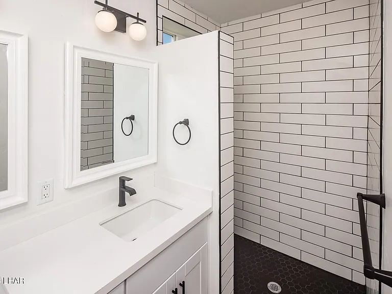 3705 Challenger Dr — Photo 22