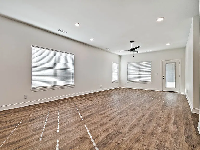 361 Turnberry Ct — Photo 8