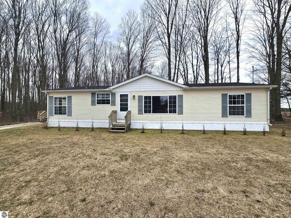 1459 W Houghton Lake Rd, Lake City, MI 49651