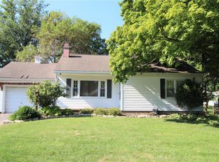 1507 Glen Vista Dr, Godfrey, IL 62035