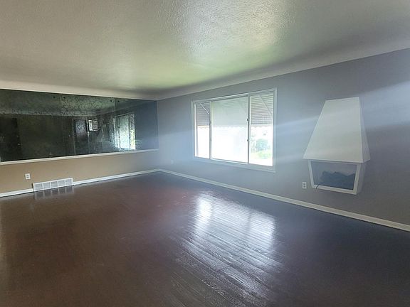 3rd image of 9318 Garfield Blvd