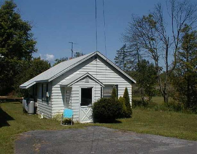 4th image of 1053 RIVER Road