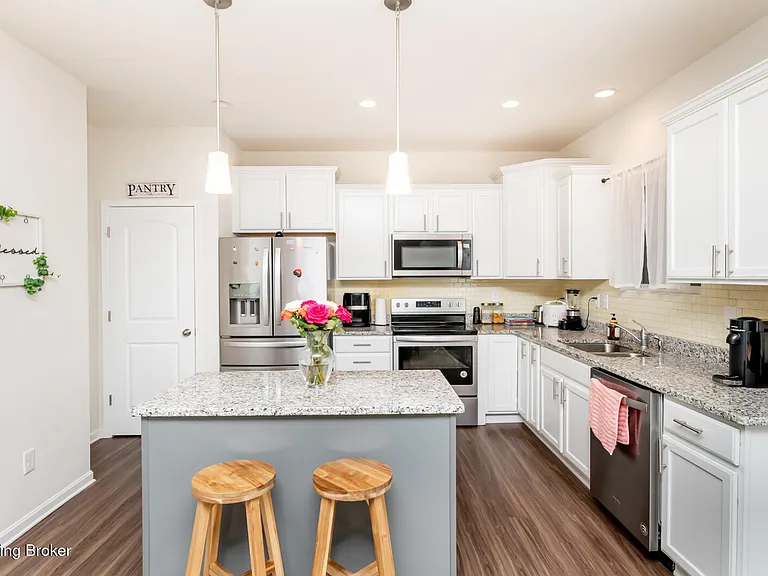 6411 Colome Dr — Photo 9