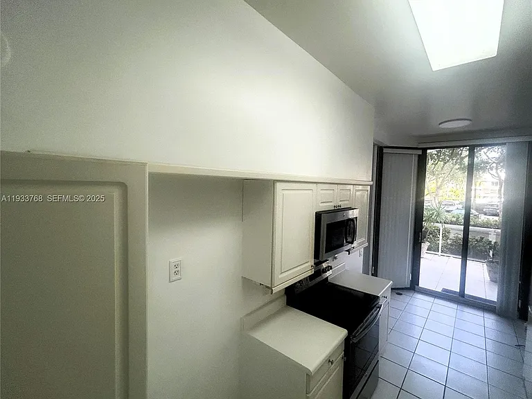 3640 Yacht Club Dr #104 — Photo 3