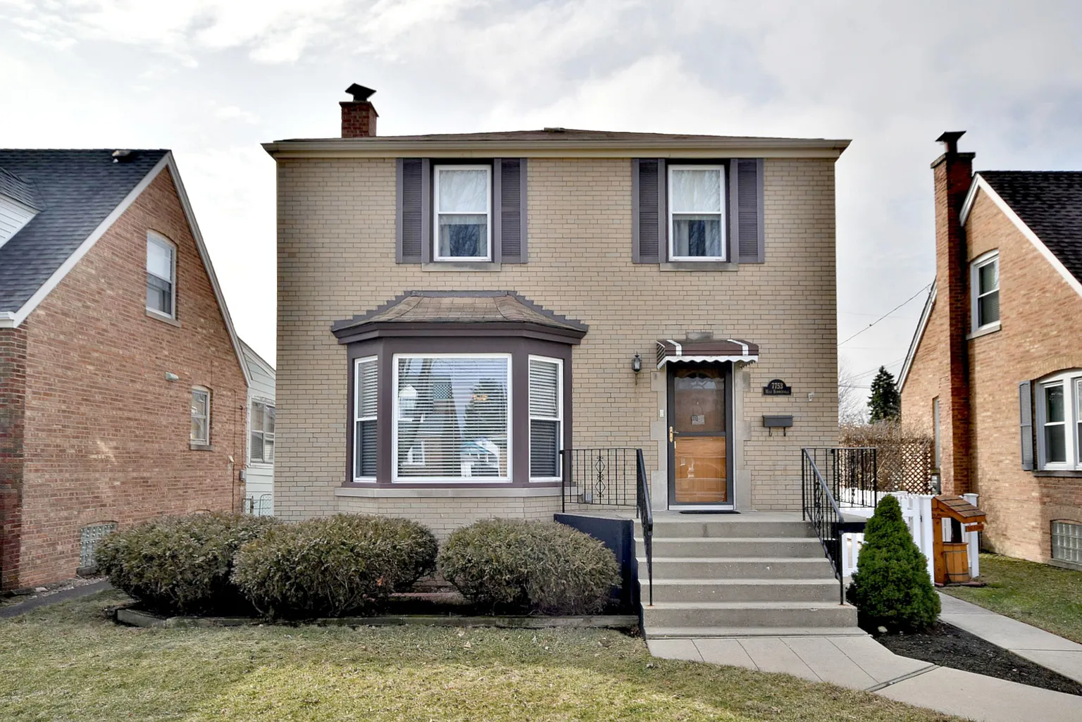 7753 W Summerdale Ave photo 1