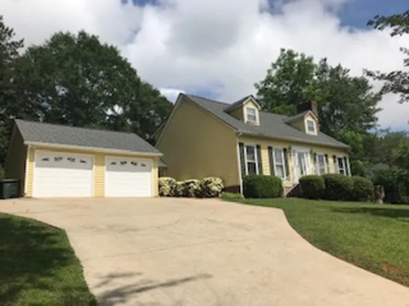 104 Red Cardinal Rd, Seneca, SC 29672