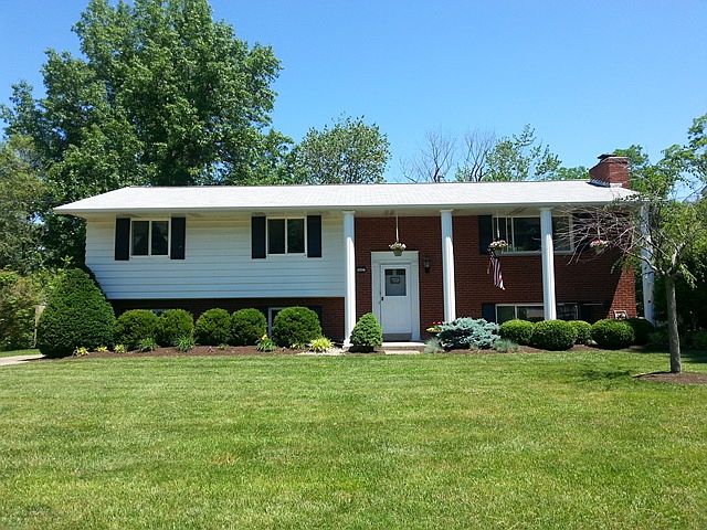 1st image of 642 Vincennes Ct