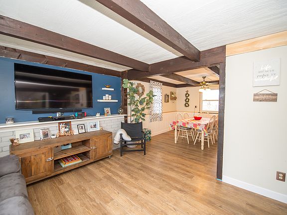 3rd image of 17 Cabin Ln