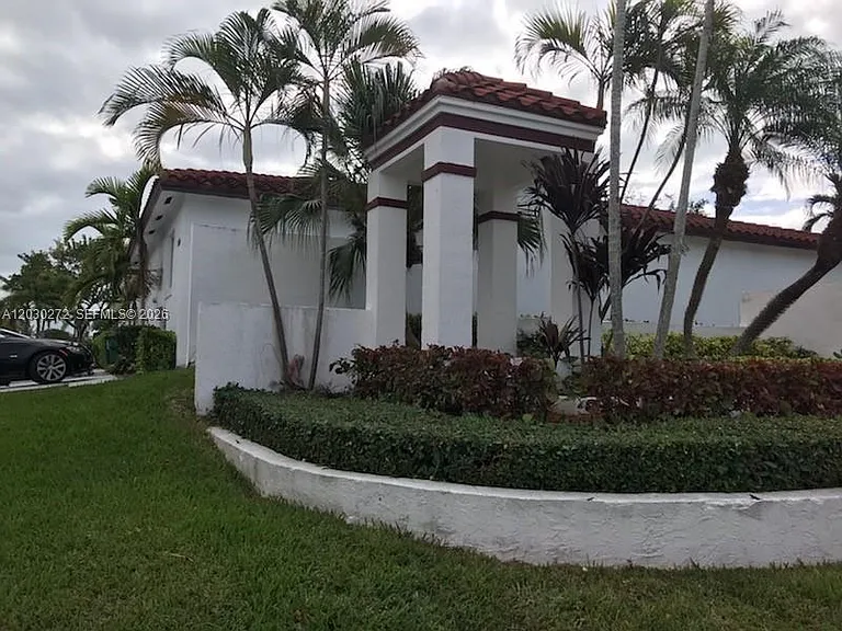8420 SW 208th Ter — Photo 1