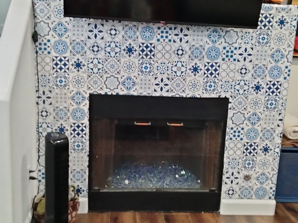 Gas fireplace. Tv mount