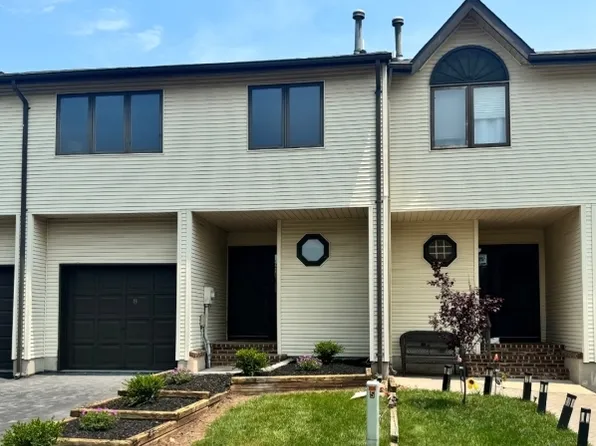 8 Fir Ct, Raritan Twp., NJ 08822
