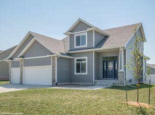 86 Mallard Pointe Dr NW, Bondurant, IA 50035
