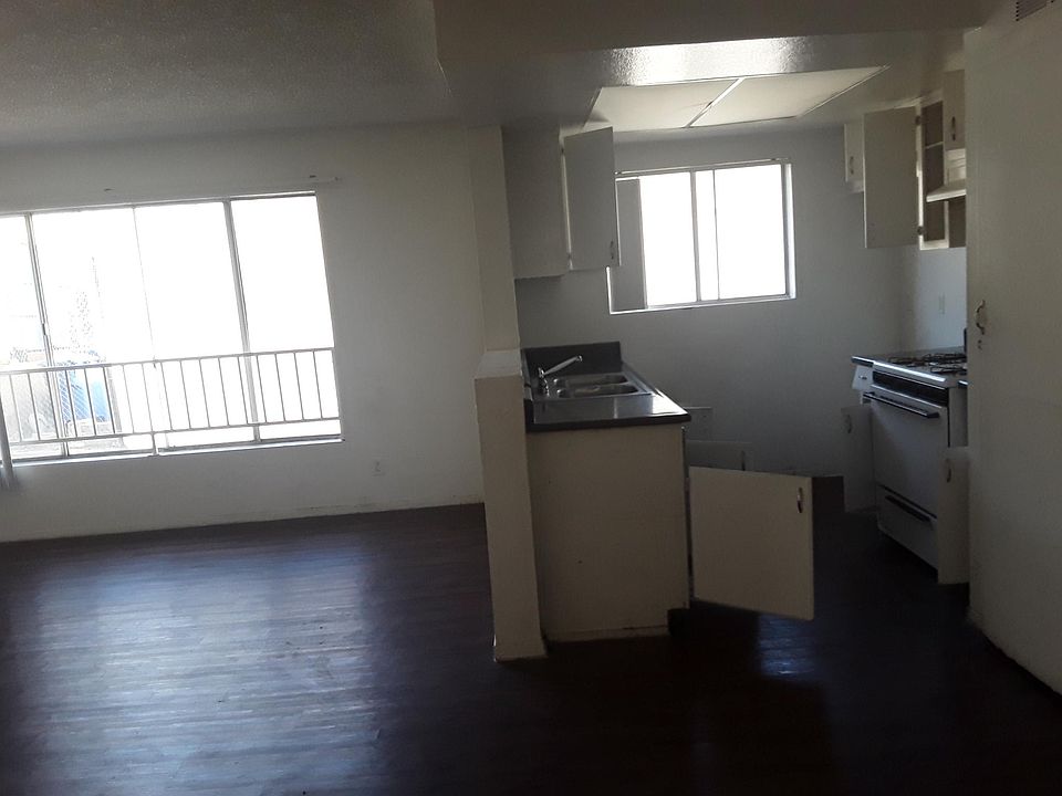 1st image of 2911 Leeward Ave #302