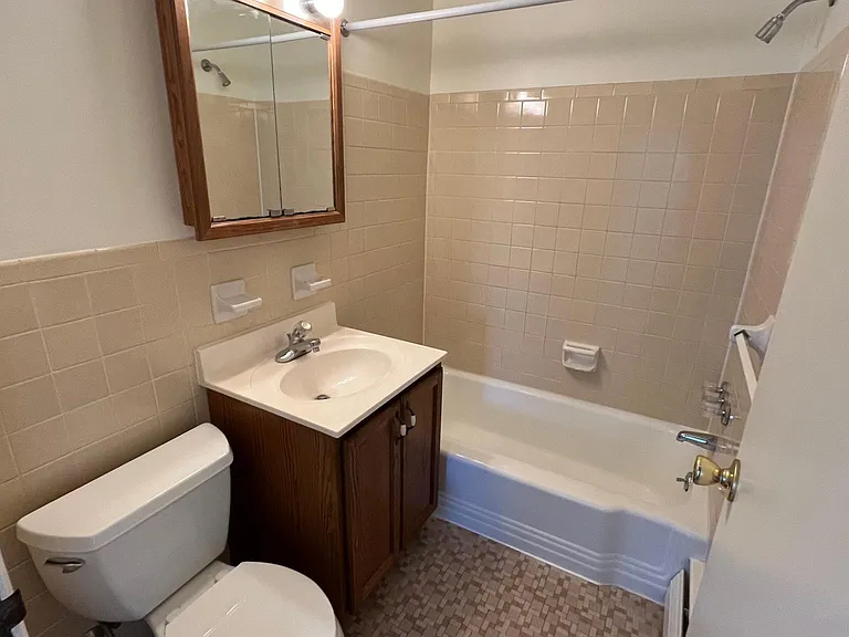 323 W Pennsylvania Ave #C — Photo 14