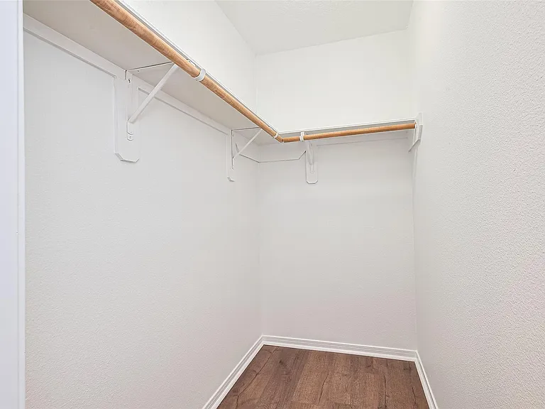 12230 Hawthorne Hill Cir — Photo 42