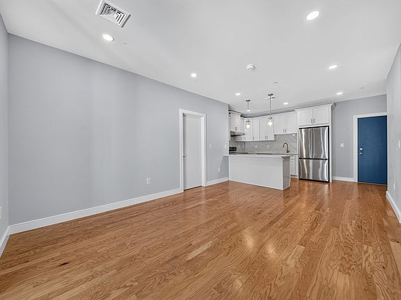 5th image of 222 Arlington St #2B