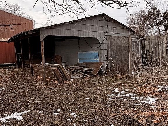 4th image of 707 N Rubey St
