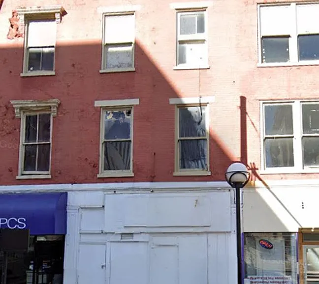 927 Main St — Photo 1