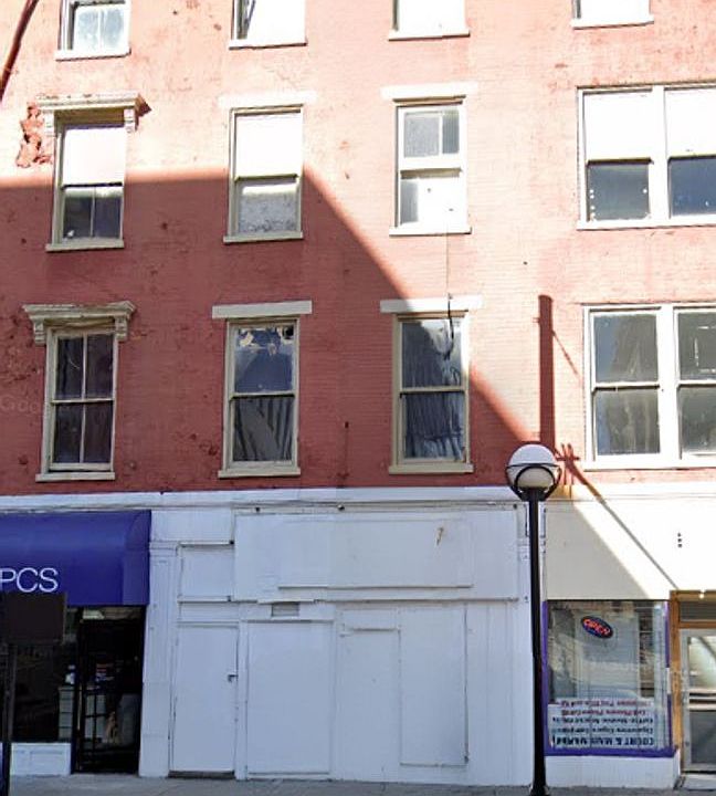 1st image of 927 Main St