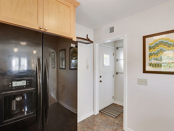 4th image of 3401 Buchanan St NE