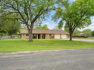 130 Elm St, Flatonia, TX 78941
