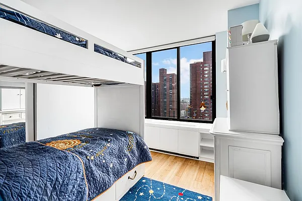 Sold by LG Fairmont Group | media 10