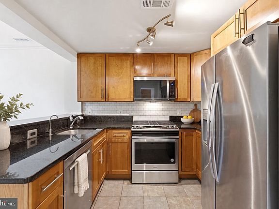 3rd image of 14 S St NE Unit 302