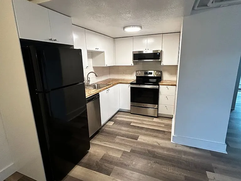 SloHi 1516 Perry Street — Photo 8