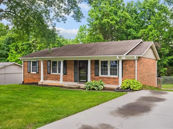 1616 Benbow St, Winston Salem, NC 27106