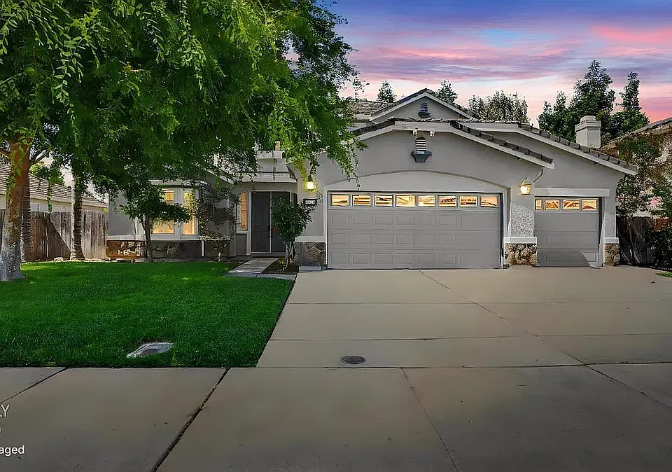 379 John Kamps Way