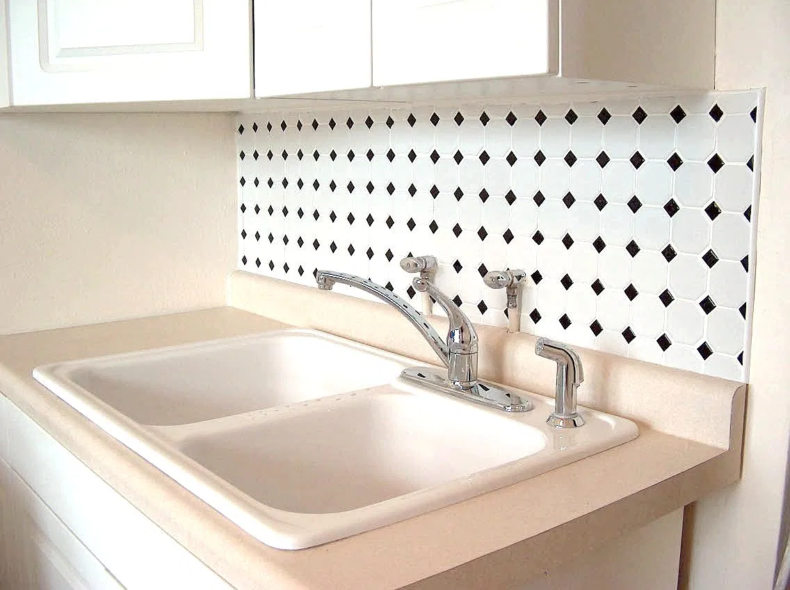 2 bed, $700 — Photo 2