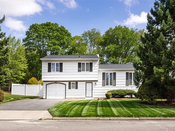 7 Mount McKinley Avenue, Farmingville, NY 11738