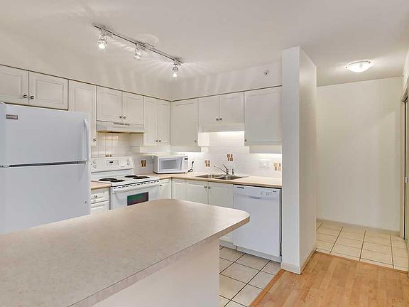 4th image of 650 NE 10th St SW #505