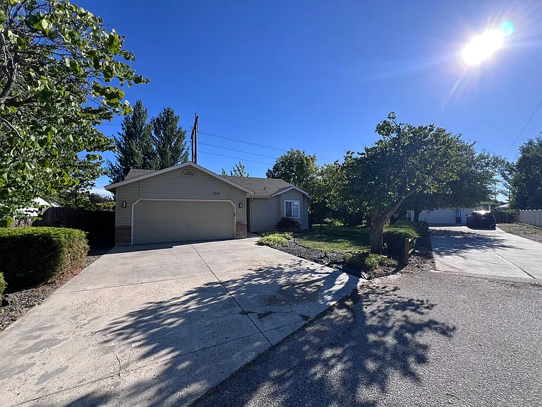 E Anemone Ln — Photo 1