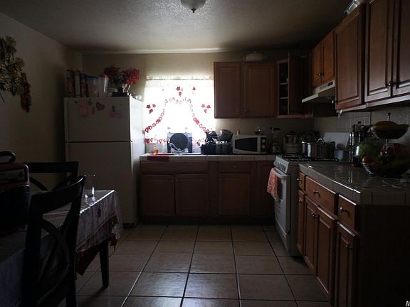 2nd image of 2028 S Sinclair Ave