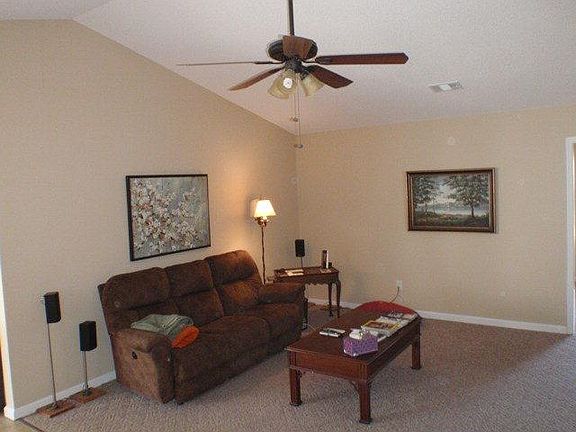 4th image of 711 Cherry Dr
