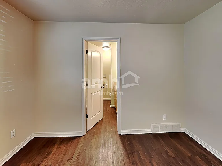1444 S 50 W — Photo 7
