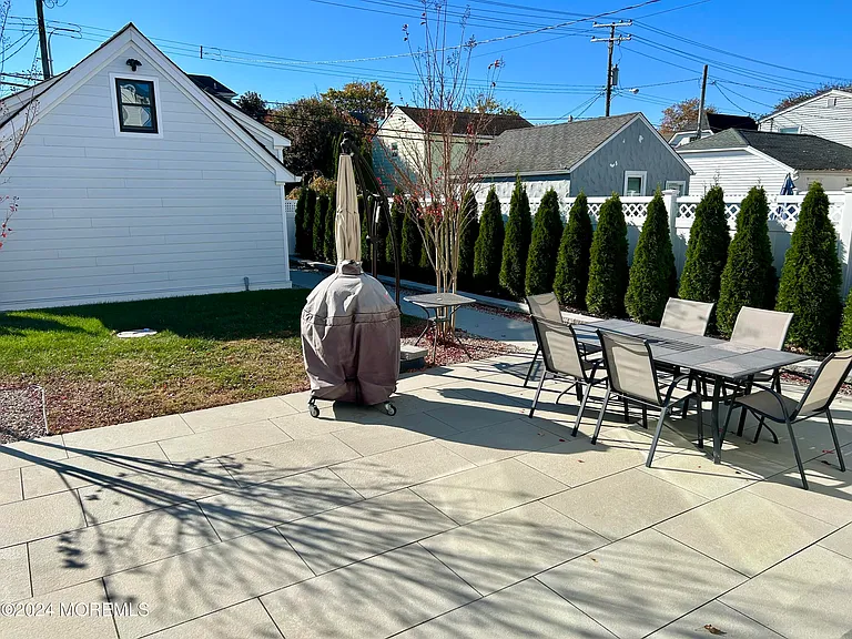 411 Sylvania Ave — Photo 30