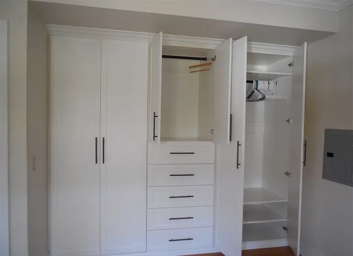 2nd large bedroom closets and drawers