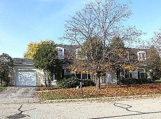 352 Stanley Ct APT A, Neenah, WI 54956