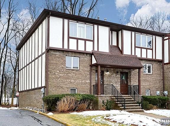 4th image of 20 Canterbury Ln