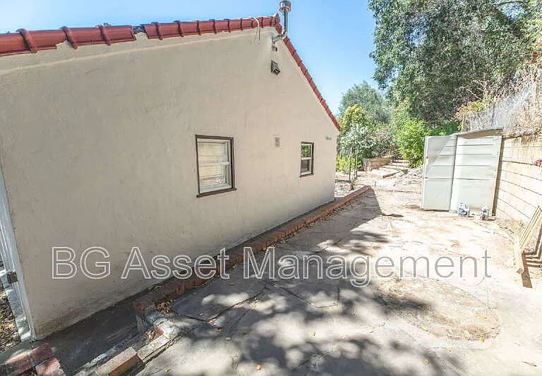 2801 Sabral Cir — Photo 26